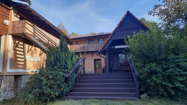 Statek Kachliřka, Reserva ahora  Hoteles en Bohemia Central con aparcamiento, Aparcamiento