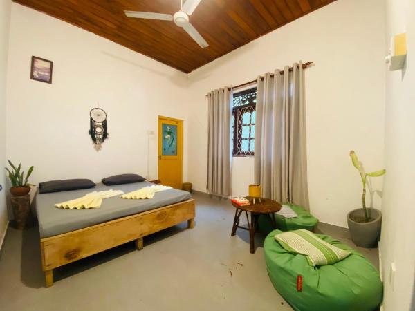 Chill Hostel Madiha, Reserva ahora  Hoteles en Matara con aparcamiento, Aparcamiento