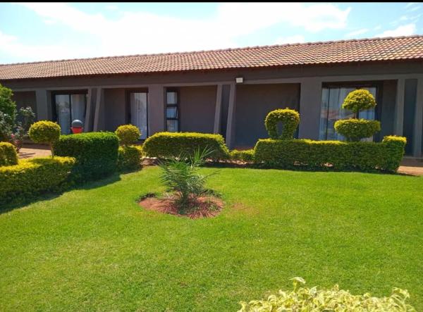 Marula Tree Lodge, Buchen Sie  Hotels in Limpopo mit Parkplatz, Parkplätze