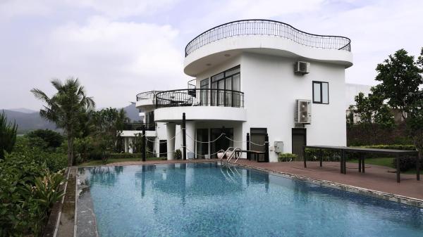 3BR Lake View Ivory Hoa Binh Villa, Prenota  Hotel a Hoa Binh con piscina, Piscina