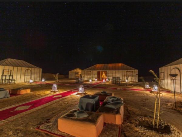 Merzouga Nour Luxury camp, Prenota  Merzouga Al-Rashidiyya