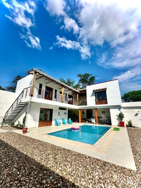 Villa Paulina, Buchen Sie  Hotels in Tolima mit Parkplatz, Parkplätze