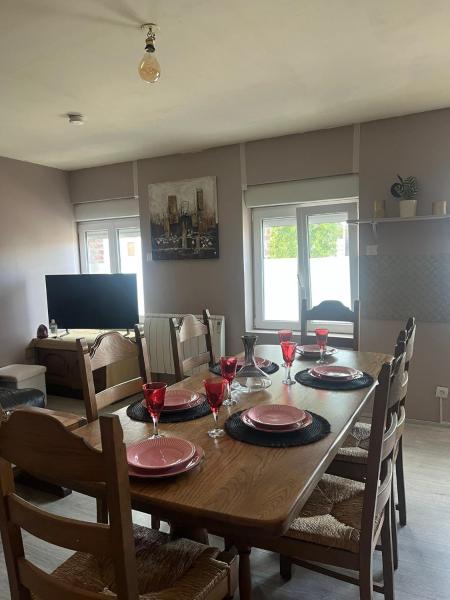 Appartement calme à louer, emplacement stratégique, proche de toutes commodités, de lautoroute, valenciennes, lille, Belgique, wifi, Netflix, parking Gratuits, Réserver  Raismes Nord-Pas-de-Calais