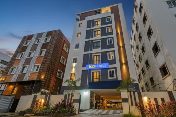 Townhouse CASA BUSINESS HOTEL, Réserver  Hôtels à Telangana avec parking, Parking