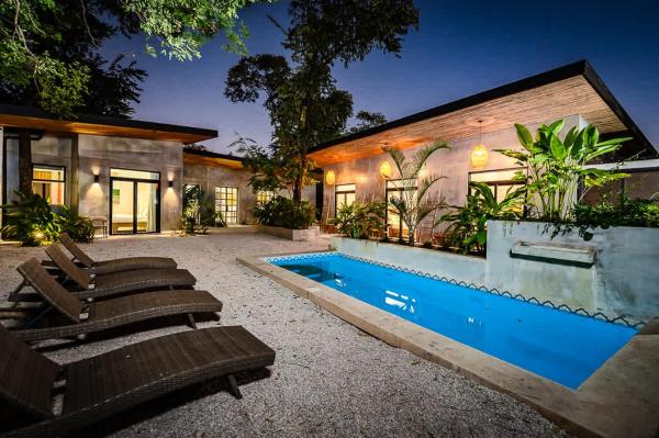 Steps to the Main Surf Break - 6 Bedroom Villa, Prenota  Refundores Guanacaste
