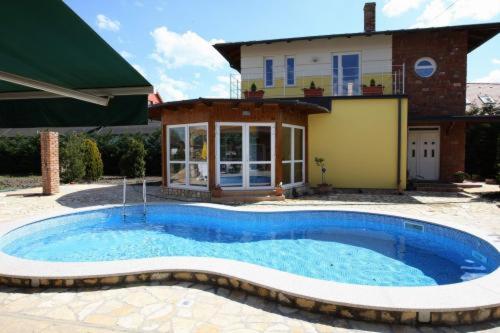 Gasthaus Joó-Wellness Pension, Prenota Affittacamere Hotel a Western Transdanubia con piscina, Piscina