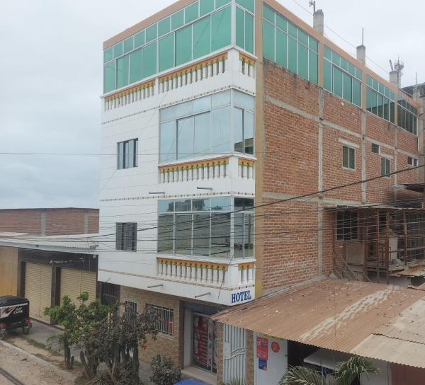 Puerto Pizarro INN, Prenota  Hotel a Tumbes con parcheggio, Parcheggio