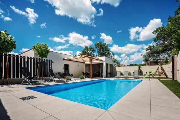 Villa PADRE, Buchen Sie  Hotels in Gespanschaft Split-Dalmatien mit Pool, Schwimmbad