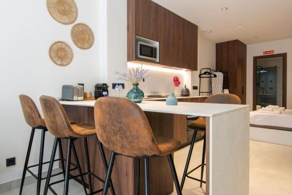 VLC HOST - Luz Casanova, Book  Cheap Hotels in Valencia Coast
