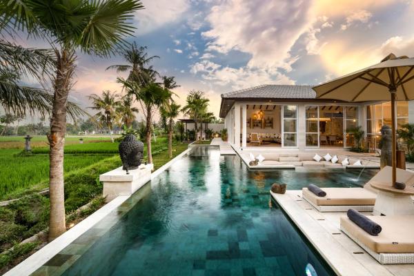 Villa Caroline by BaliSuperHost, Reserva ahora  Hoteles con piscina en Bali, Piscina