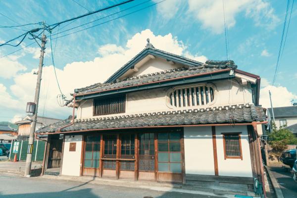 篠山城下町ゲストハウス quolo, Book  Tamba-Sasayama Hyogo