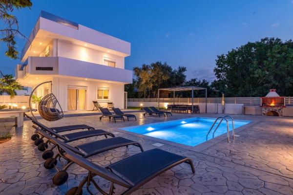 Villa Dana by Villa Plus, Reserva ahora  Hoteles en Rodas con piscina, Piscina