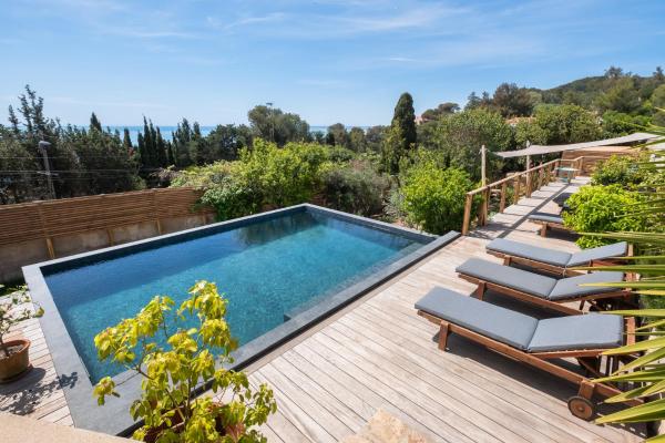 Belleza sublime Villa vue mer à Sète, Réserver  Hôtels à Étang de Thau avec piscine, Piscine