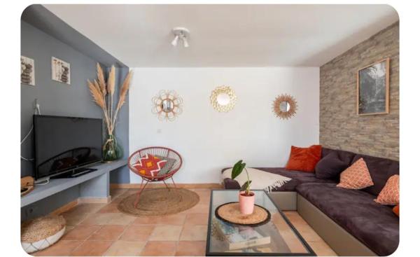 Villa provençale 10 mn des plages, Réserver  Hôtels à Hérault avec parking, Parking