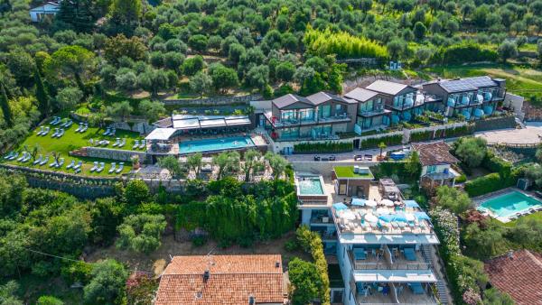 Sky View Garda Lake by Hotel Galvani, Prenota  Hotel a Veneto con piscina, Piscina