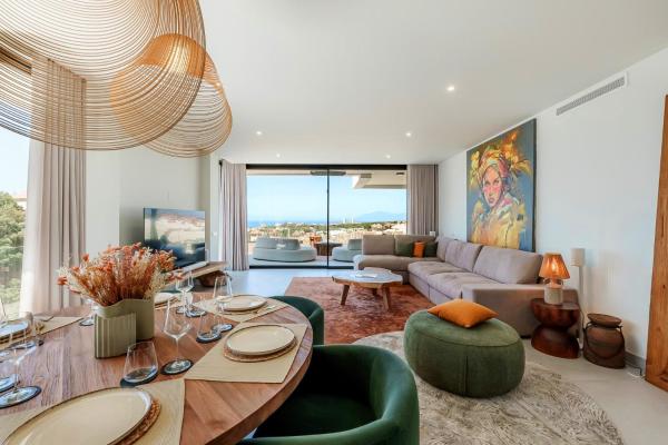 Villa Vida - Luxury Panorama Seaview Penthouse in Organic-Boho Design with Pool, Gym, Spa, Prenota  Marbella Costa del Sol
