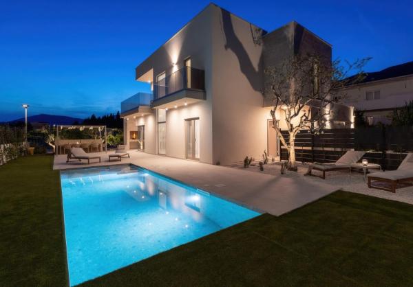 NEW Private Pool Villa Veluri, Buchen Sie  Hotels in Gespanschaft Split-Dalmatien mit Pool, Schwimmbad