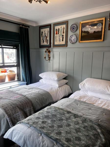 The Coach House, Prenota   