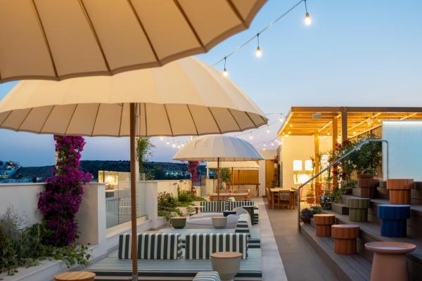 LIV & CO Suites & Villas, Prenota  Hotel con piscina a Voroklini, Piscina
