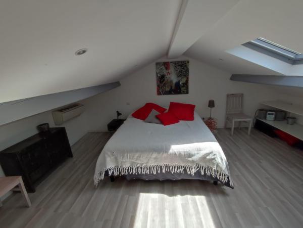 Villa Serendip proche du lac, Reserva ahora  Hoteles en Aquitania con aparcamiento, Aparcamiento