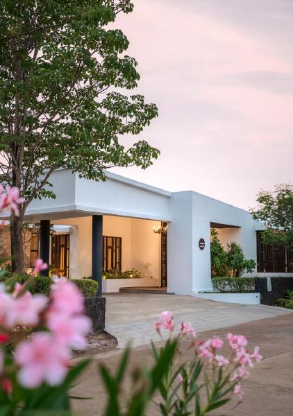 Lohono Stays Villa Bamboo Breeze, Réserver  Hôtels à Maharashtra avec piscine, Piscine