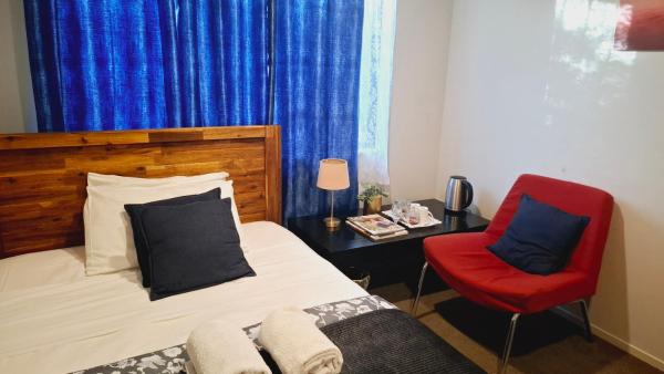 Modern Sunny & Comfy Rooms in Henderson, Auckland, Buchen Sie  Günstige Hotels in Nordinsel