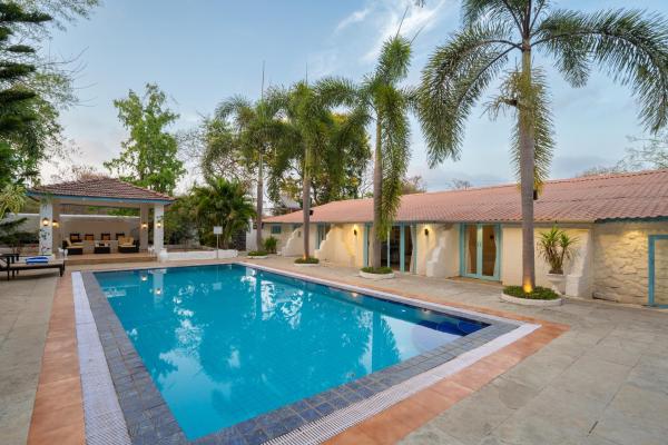 LohonoStays Villa Santorini, Réserver  Hôtels à Maharashtra avec piscine, Piscine