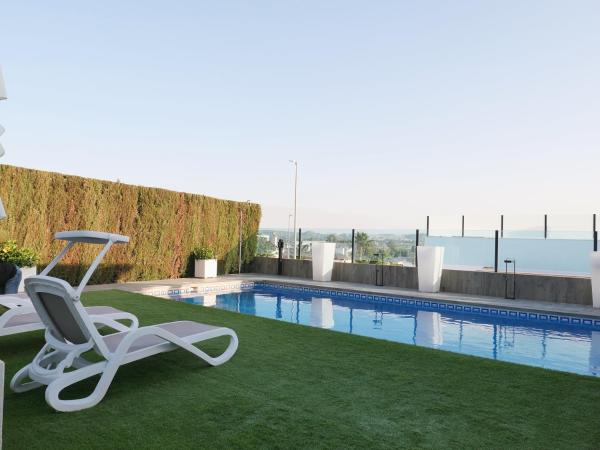 Villa de Lujo cerca del mar y piscina climatizada, Book  Hotels in San Fulgencio with a Pool, Swimming Pool