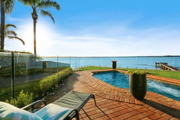 Serene 5 BDRM Villa with Pool, Prenota  Toukley Central Coast