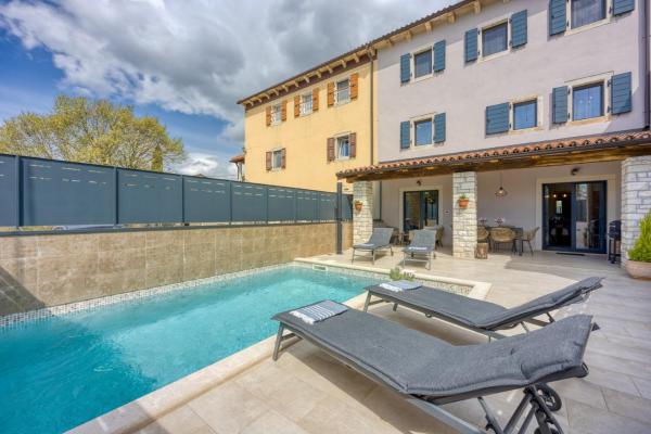 Villa Milly Groznjan, Buchen Sie  Hotels in Umag Countryside mit Pool, Schwimmbad