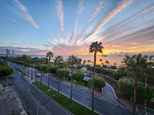 Luxury Kalipso Beachfront, Buchen Sie  Limassol Region Limassol