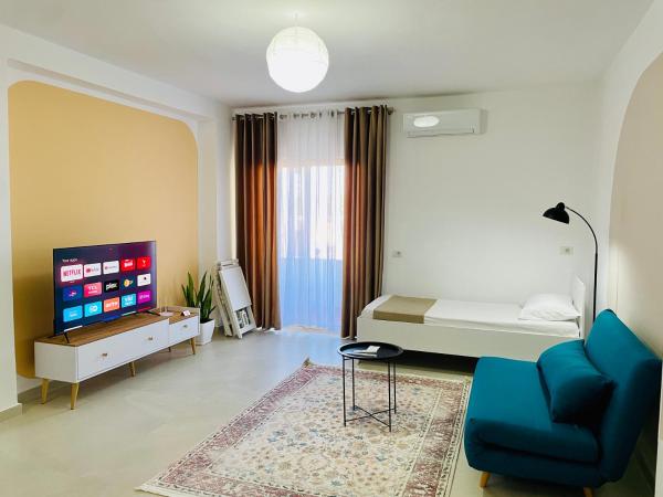 EasySleep City Center, Prenota  Hotel economici a Riviera Albanese