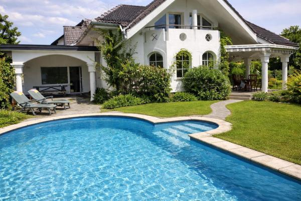 Rooms Adax with huge Garden, Swimming Pool and BBQ, Buchen Sie  Hotels in Osrednjeslovenska mit Pool, Schwimmbad