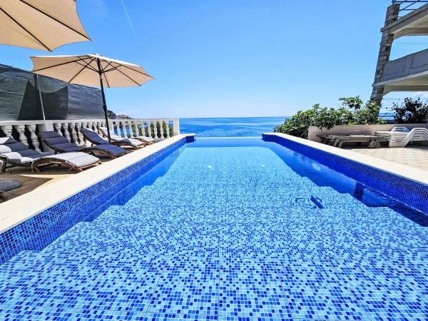 Apartment Snježana-1 by Interhome, Prenota Appartamento Hotel con piscina a Croatian Islands, Piscina