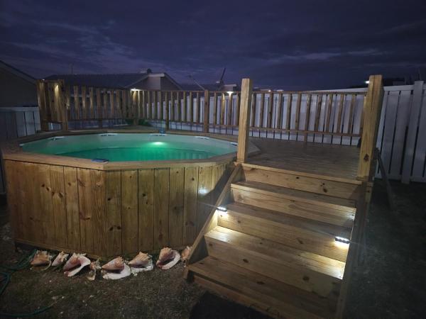 Summer Breeze Villa, Buchen Sie  Hotels mit Pool in Hanover, Schwimmbad