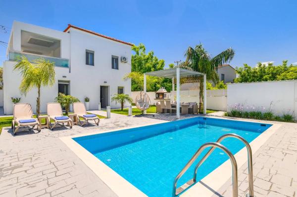 Villa Costa by Villa Plus, Reserva ahora  Hoteles en Rodas con piscina, Piscina
