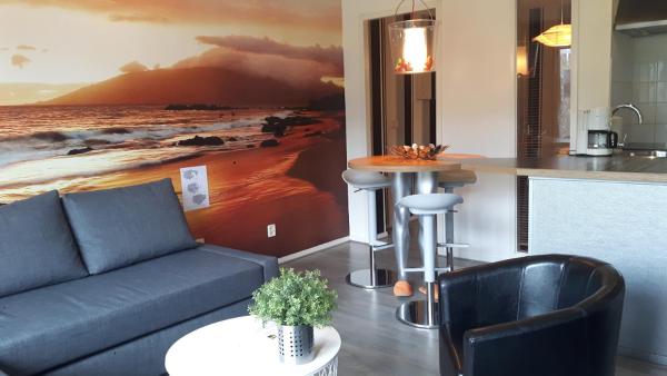 TIME-OUT met ZONNIG TERRAS, eigen KEUKEN, Dichtbij Dorp, Duinen, Strand en Vuurtoren , Incl verwarmd Hotel-ZWEMBAD, Reserva ahora Apartamento Hoteles baratos en Islas Frisias