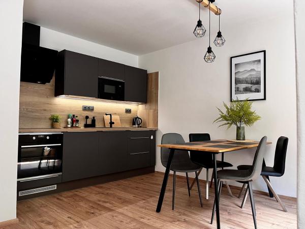 Black & White Apartments, Mýtinka, Jeseník, Reserva ahora Apartamento Hoteles en Olomouc Region con aparcamiento, Aparcamiento