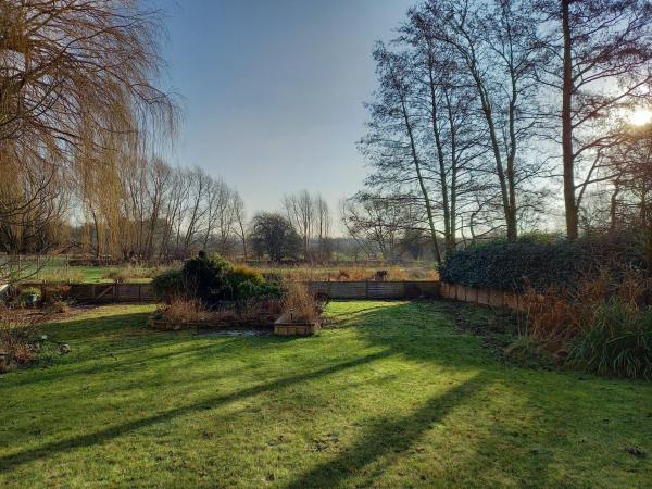 Brookside Willow, Prenota  Manthorpe Lincolnshire