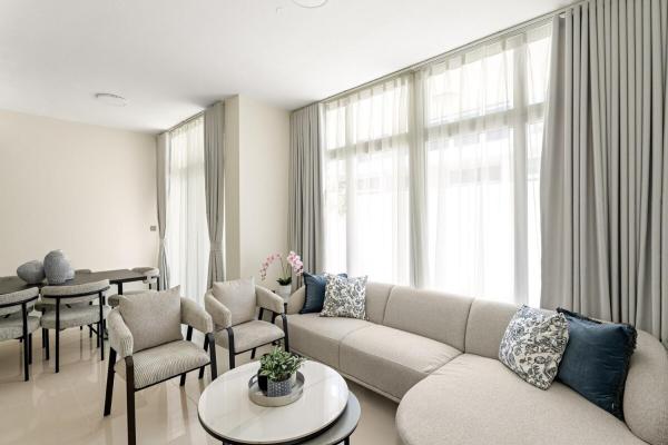 Tranquil 3BR Villa with Malibu Beach Access, Book  Dubai 