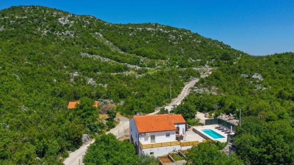 Villa Sanja in Makarska by Villas Guide, Buchen Sie  Hotels in Gespanschaft Split-Dalmatien mit Pool, Schwimmbad