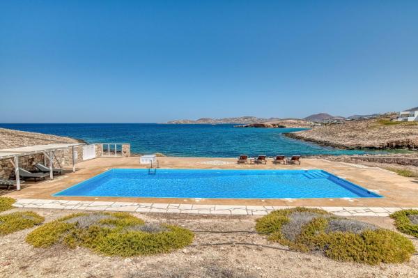 Villa by the Sea with pool Parasporos Paros 1, Prenota  Hotel a Paro con piscina, Piscina