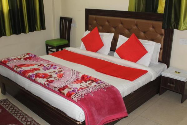 Food Mania Hotel restaurant, Réserver  Ner Chowk Himachal Pradesh