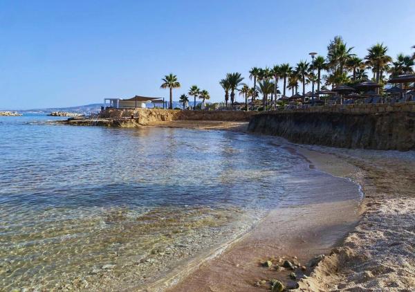 Villa Clementinka - 200 meters from the sea, Prenota  Hotel a Paphos con parcheggio, Parcheggio