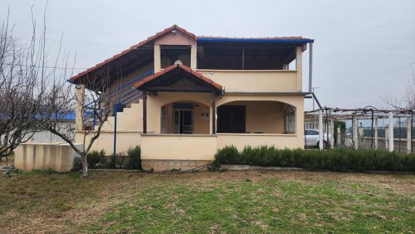 Lush Garden Villa Close to Airport with Hi-Speed Wifi, Reserva ahora  Hoteles en Podgorica County con aparcamiento, Aparcamiento