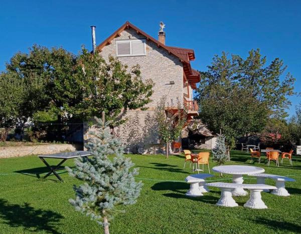 Villa Tomorrow, Prenota  Ujanik Berat County