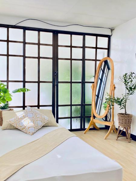 Modern Guesthouse Near Beach in Nasugbu Batangas, Prenota Hotel Hotel a Luzon con parcheggio, Parcheggio