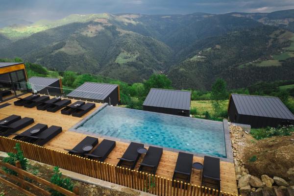 The Altitude Cabin Resort, Reserva ahora  Hoteles con piscina en Cluj, Piscina