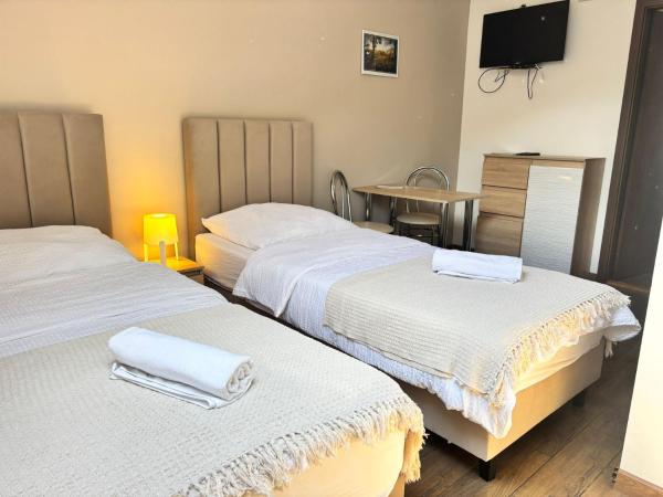 Fundacja Apartamenty Czterolistna Koniczyna, Réserver  Hôtels à Basses-Carpates avec parking, Parking