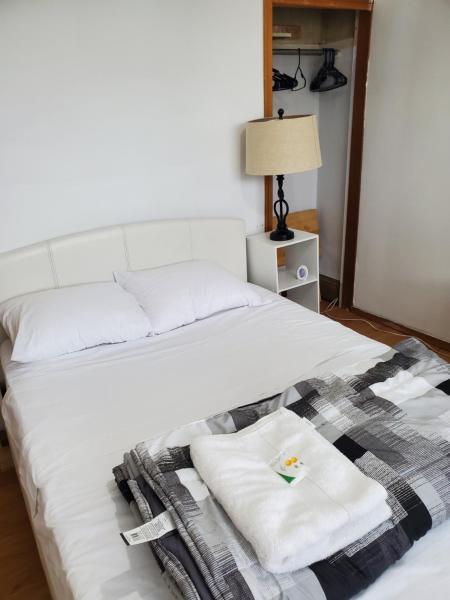 Contemporary 4BR in Little Italy by Sonder, Réserver Hôtel Hôtels à Ontario avec parking, Parking